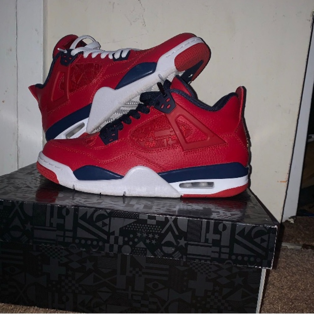 Jordan 4 Fiba - Picture 2 of 3
